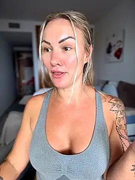 Czat XXX na żywo – NastyMilf_