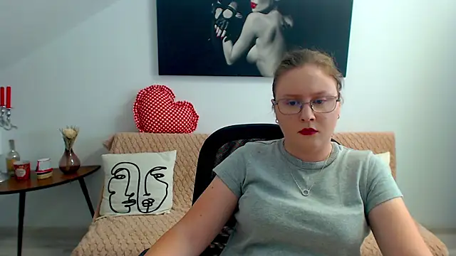 Chat +18 de IrenneBates ao vivo