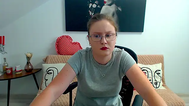 Chat +18 de IrenneBates ao vivo