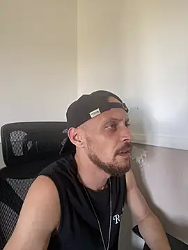 צ'אט XXX בשידור חי של MattMiller28