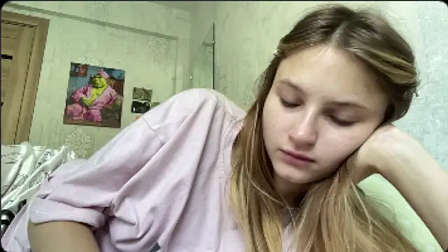 HeIen_cute Chat XXX in diretta