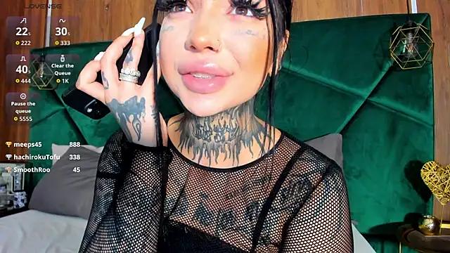Chat +18 de CreamyInkky_ ao vivo