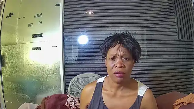 JoycyQueen élő XXX-chatje