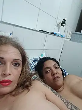 2Juicy_pussy Webcam-Show