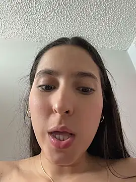 צ'אט XXX בשידור חי של LittleDoll___