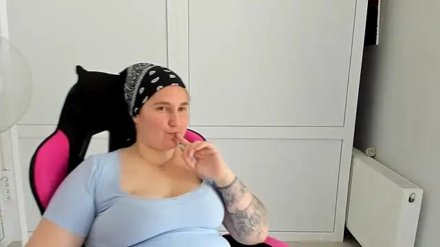 Chatroom XXX en direct de LunaVenom