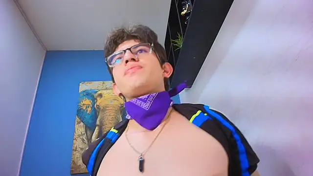 ADAM_CUMS 即時 XXX 聊天
