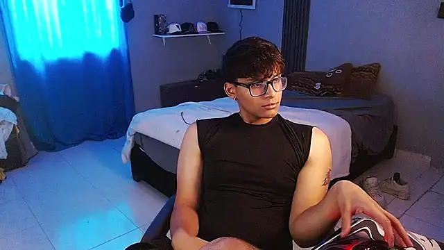 Mr_yisuzz's Live XXX Chat