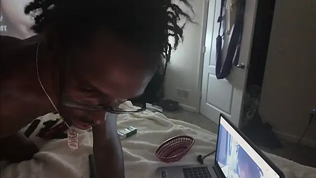 Czat XXX na żywo – Triggerhappycj100