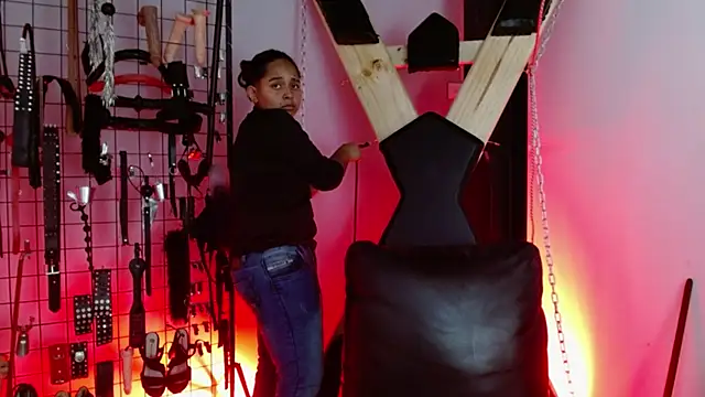 Chatroom XXX en direct de MasterKisame_Bdsm
