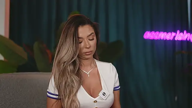 Assmerising live XXX chat