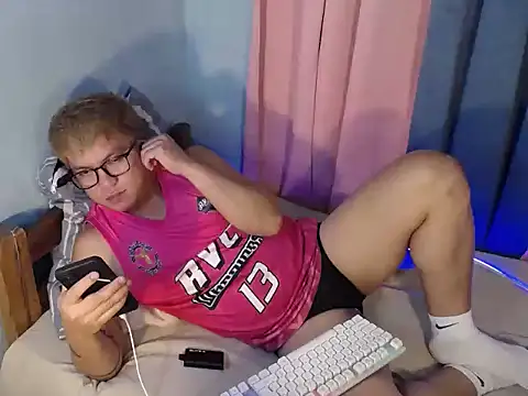 Fuckboii_intown 现场XXX聊天
