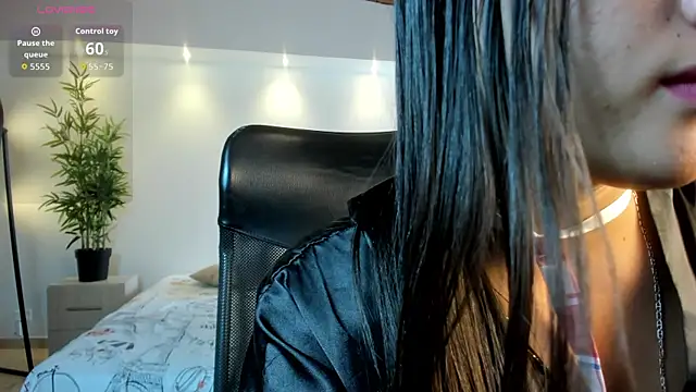 zoe_linss Adlı Modelin Canlı XXX Sohbeti