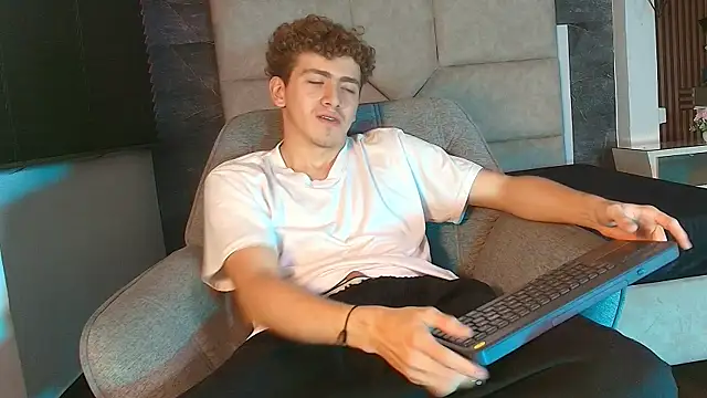 Онлайн чат XXX Tyler_Mcrey