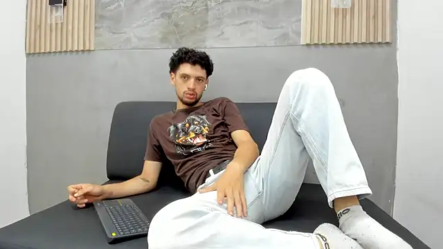 Chat XXX en directo de LUCA_GREEND