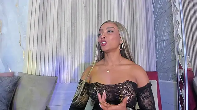 BriannaChelsea Adlı Modelin Canlı XXX Sohbeti