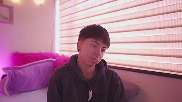 XXX chat uživo modela tommy_blue