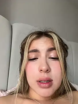 Chat +18 de Cloee_Rainbow1 ao vivo