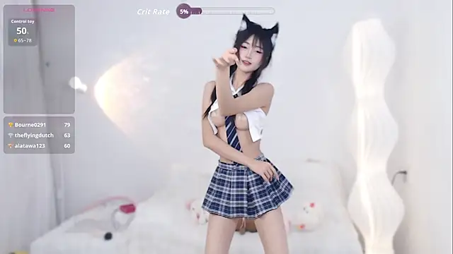 Lucya-a 即時 XXX 聊天