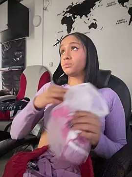 Isabella-Teen Live XXX-Chat