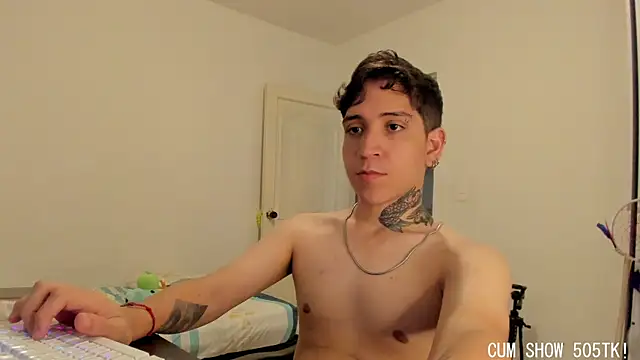 Michael_v77 Chat XXX in diretta