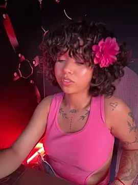 Chatroom XXX en direct de Laila_LS