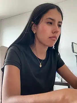 Victoria_alson Adlı Modelin Canlı XXX Sohbeti