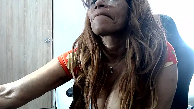 Онлайн чат XXX BustyMilf_