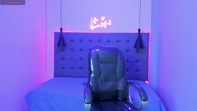 CryBabyVelvet live XXX chat