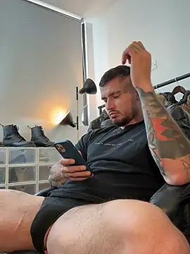 XXX chat uživo modela DimitriSullivan_