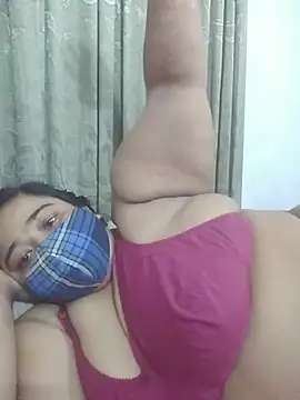 momo_loves Pertunjukan Webcam
