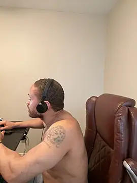 Fathero1time XXX чат на живо