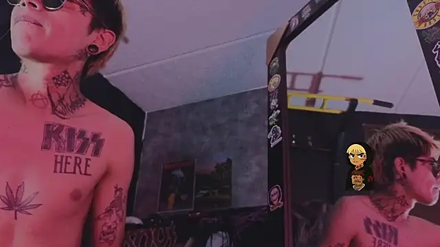 Show modela AcidMilo na web-kameri