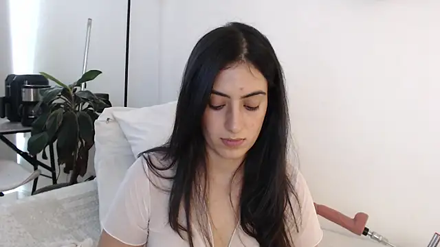 MIYESSI – Naživo XXX chat