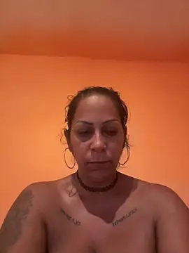 Chat +18 de wildfarmbabe ao vivo