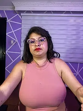MiiaaJoness' Live XXX Chat