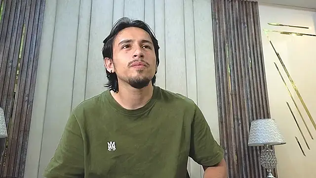 LatinShortt live XXX chat