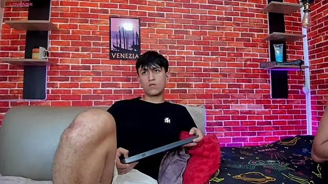 Hoot_boyss_ élő XXX-chatje