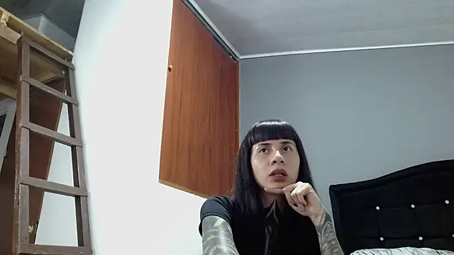 צ'אט XXX בשידור חי של Emilia_1995