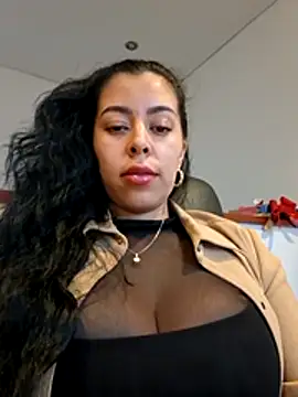 Luianna XXX чат на живо