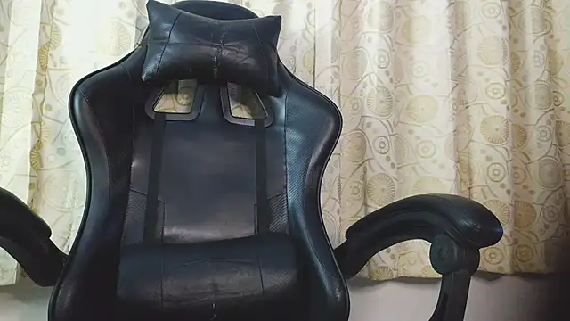 دردشة HomeAloneK الجنسية المباشرة