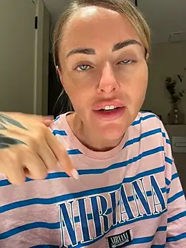 EmaSalis Adlı Modelin Canlı XXX Sohbeti