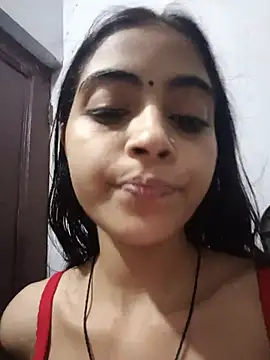 Nandundi Adlı Modelin Canlı XXX Sohbeti