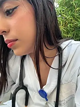 Chat XXX en directo de MiaCamille_