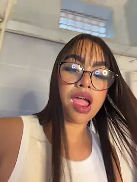 Aliceroys__ Chat XXX in diretta