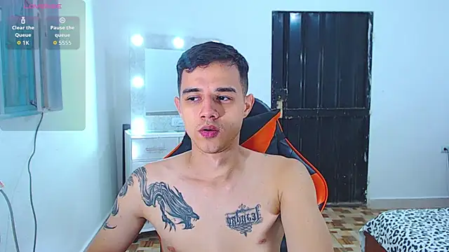 ADAM_HOT live XXX chat