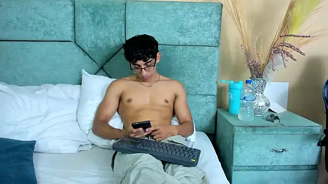 แชท XXX สดของ JuliaanRoss