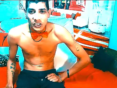 צ'אט XXX בשידור חי של IndianSavageMale