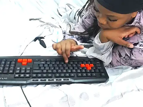Saintboujie Chat XXX live