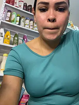 FOX_LATINA's Live XXX Chat